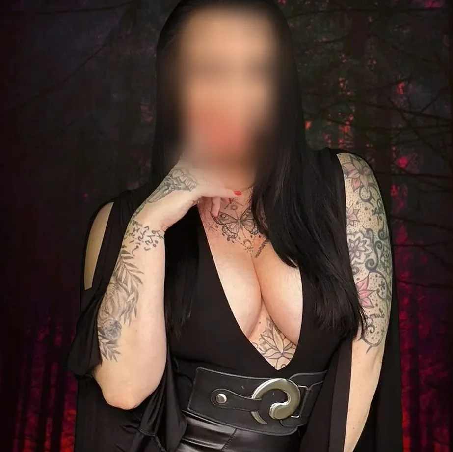 Caitlin, 39