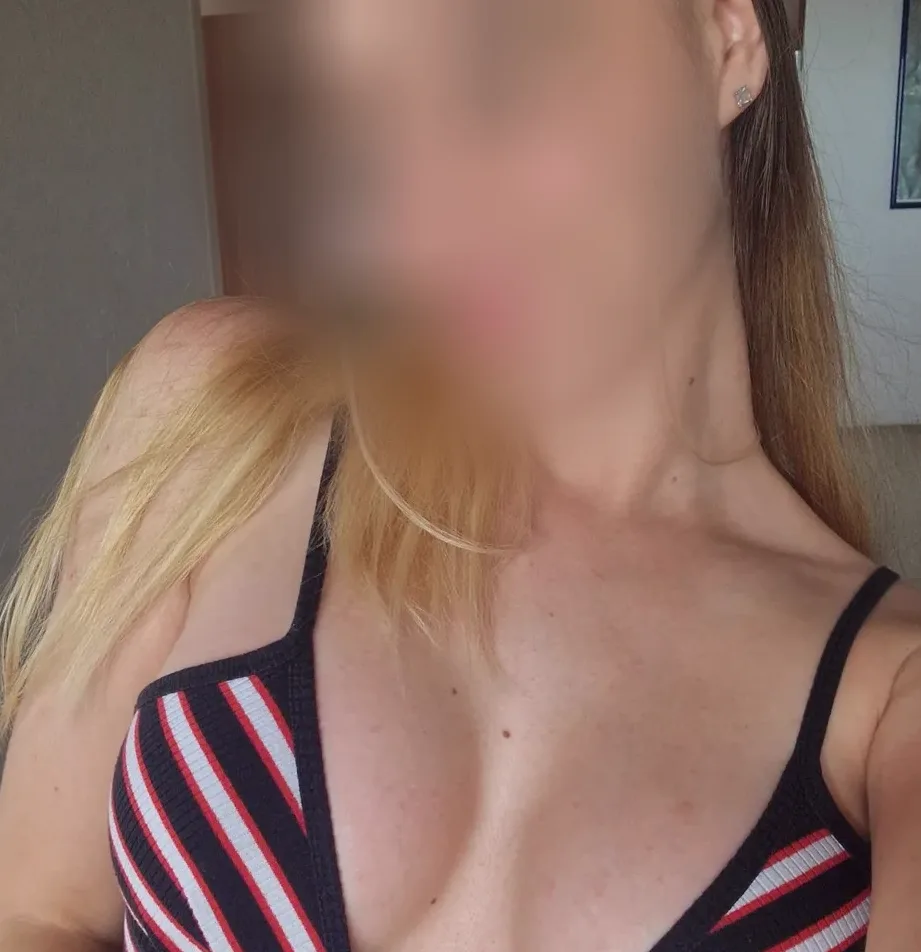 Evie, 24