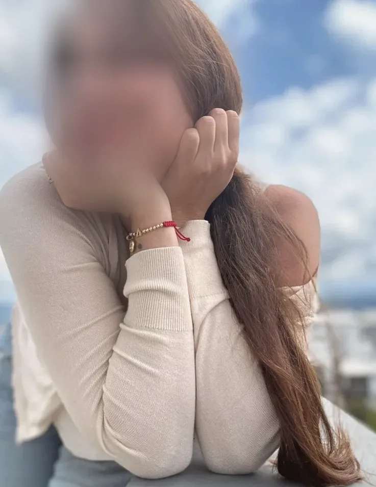 Farah, 32