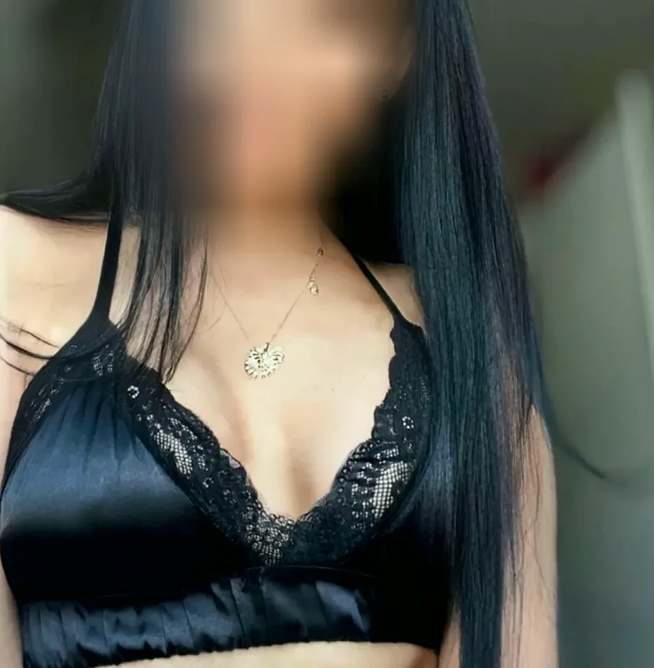 Farah, 36