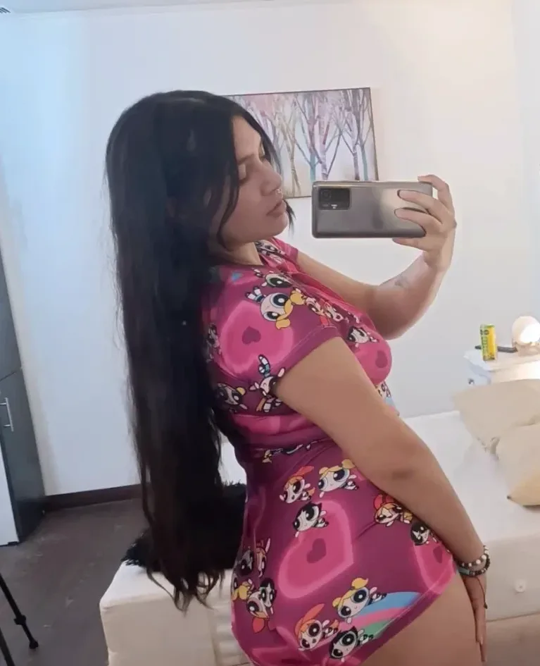 Kirsty, 26