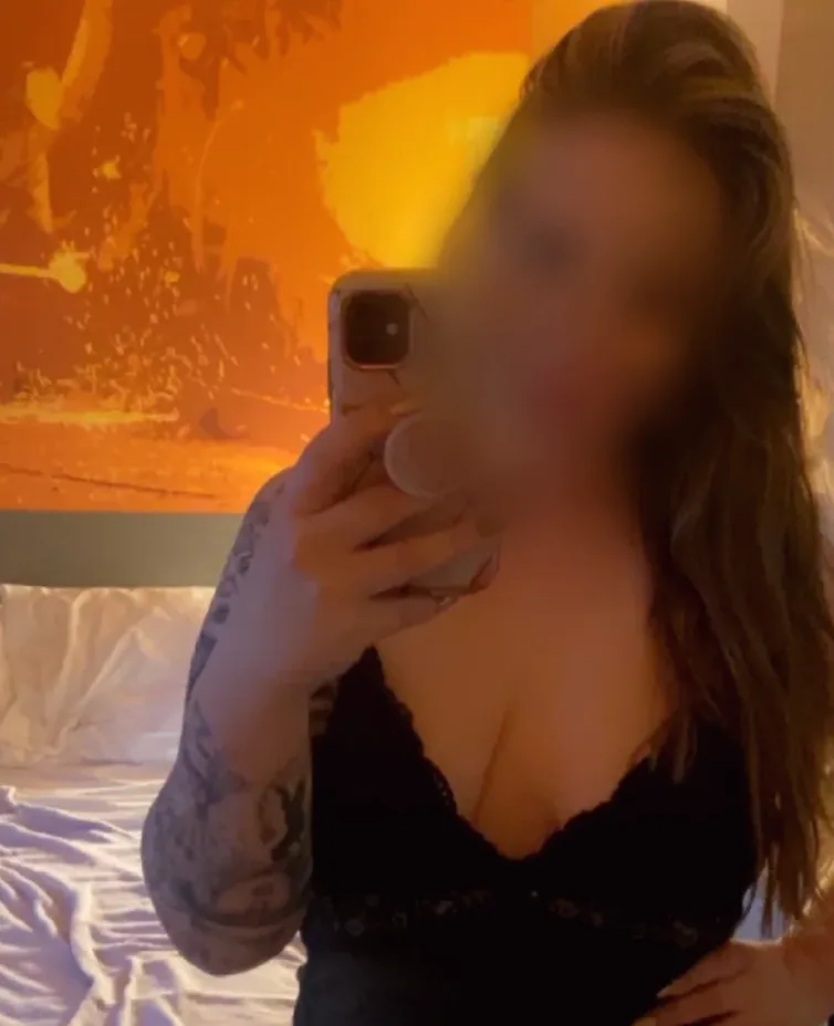 Rebecca, 29