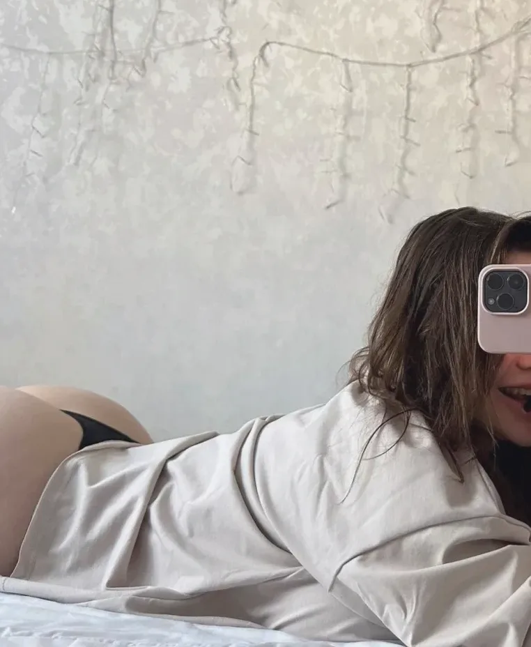 Zoe, 21